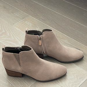 BLONDO Waterproof Booties Mushroom Sz8.5  NWT